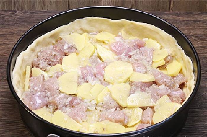 Курник із куркою та картоплею